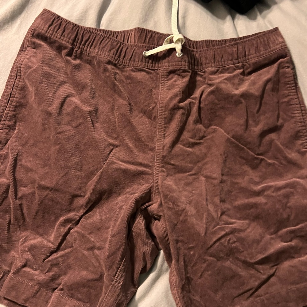 Vuori Men's Corduroy Shorts in Burgundy